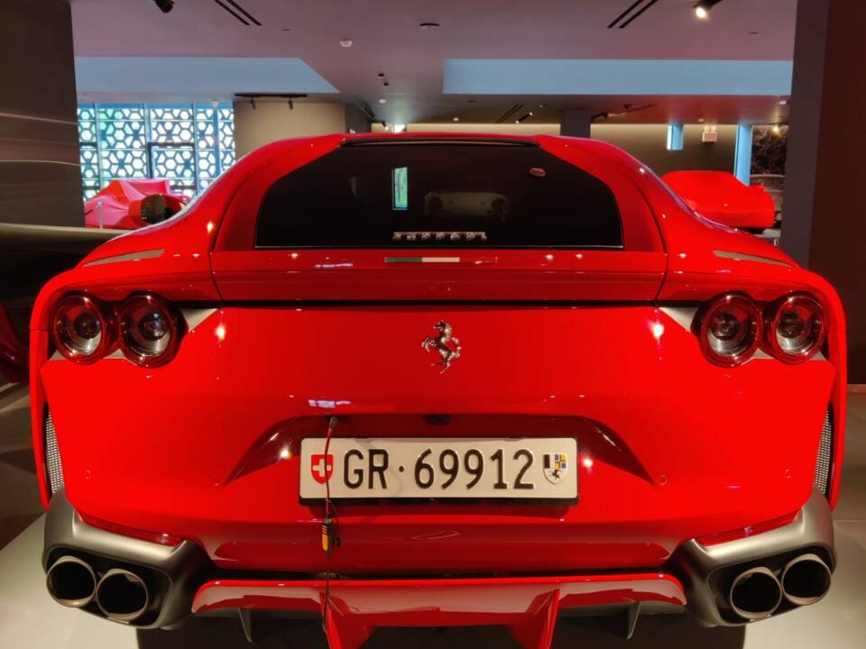 Imagen 2/7 de Ferrari 812 Superfast (2018)