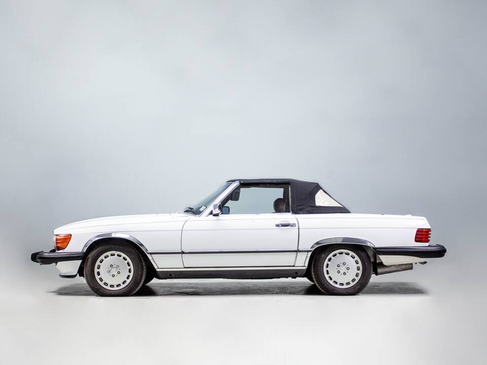 Image 13/48 of Mercedes-Benz 560 SL (1988)