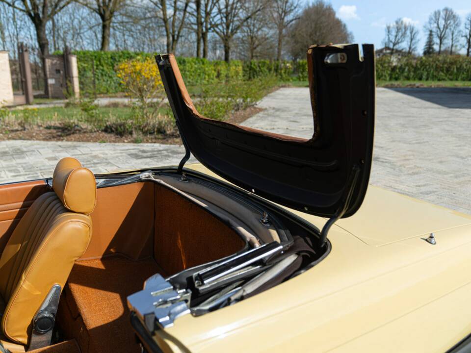 Image 24/50 of Mercedes-Benz 450 SL (1977)