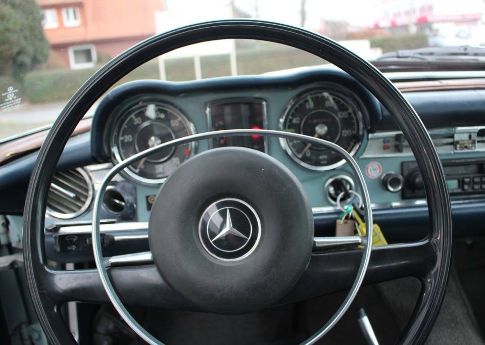 Imagen 9/13 de Mercedes-Benz 250 S (1967)