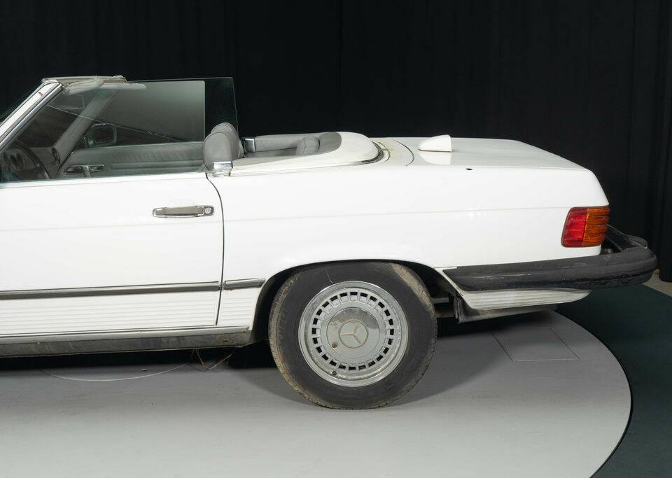 Immagine 7/8 di Mercedes-Benz 560 SL (1987)