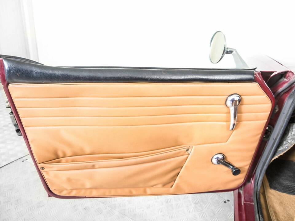Image 32/50 of Triumph TR 6 PI (1969)