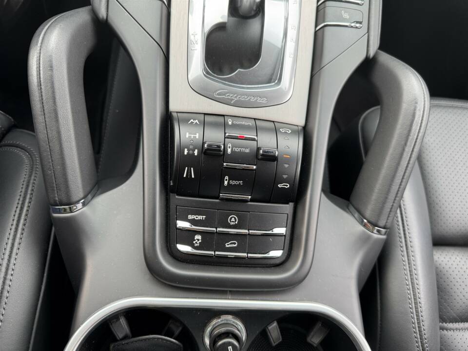 Bild 19/63 von Porsche Cayenne Turbo (2010)