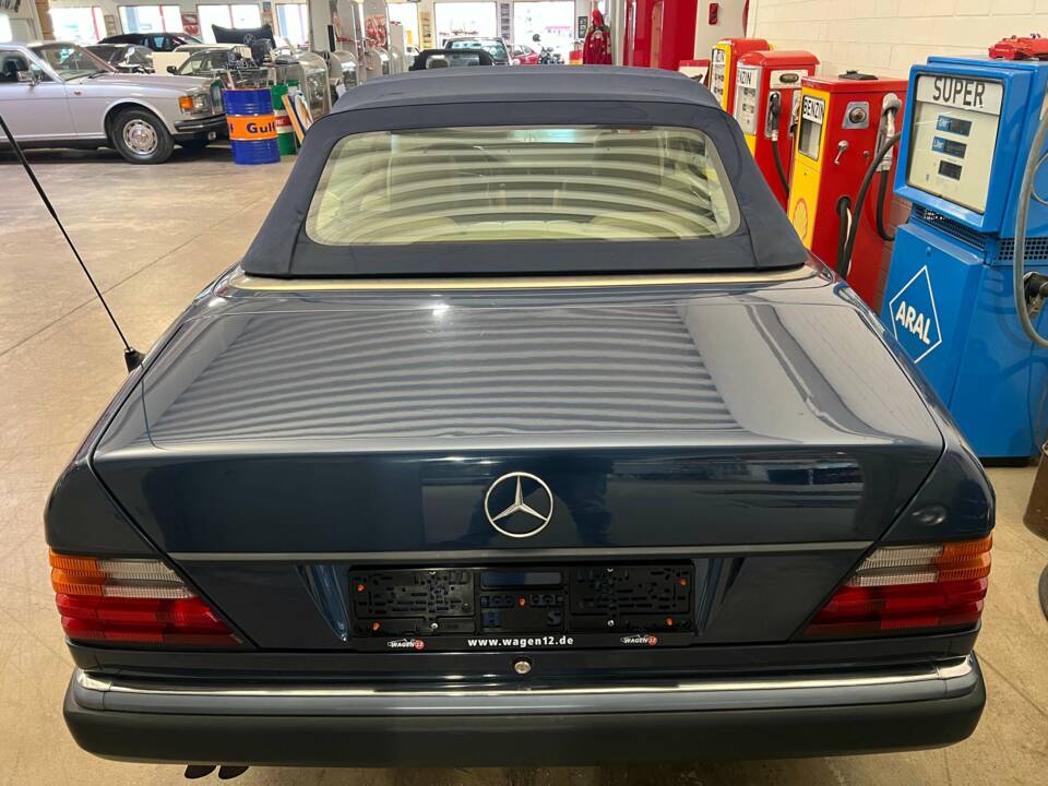 Bild 15/19 von Mercedes-Benz 320 CE (1992)