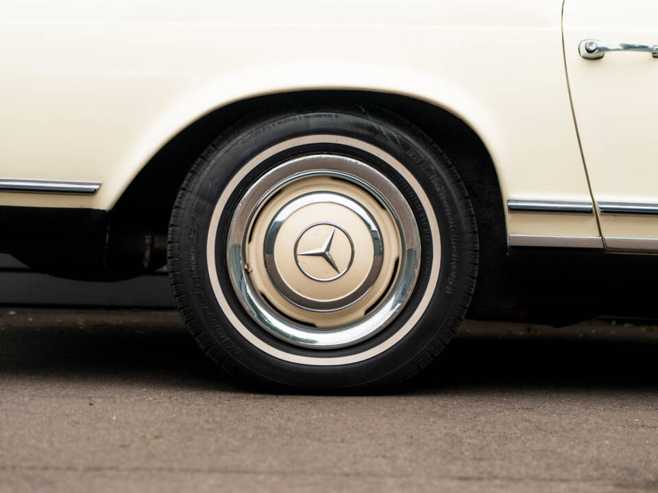 Image 51/52 of Mercedes-Benz 230 SL (1964)