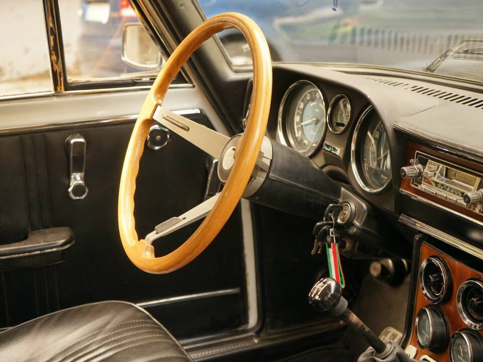 Image 76/100 of Alfa Romeo Giulia Nuova Super 1300 (1977)