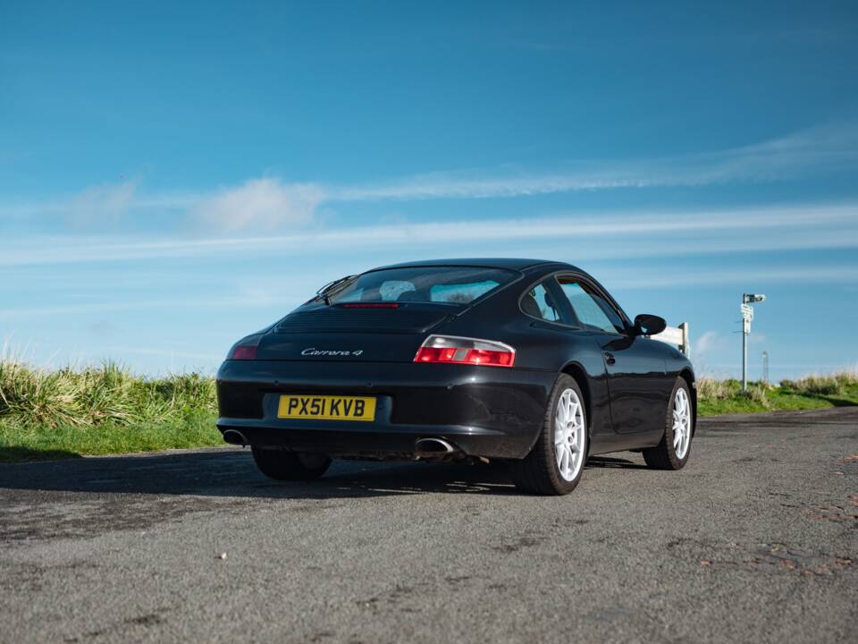Image 40/50 of Porsche 911 Carrera 4 (2001)
