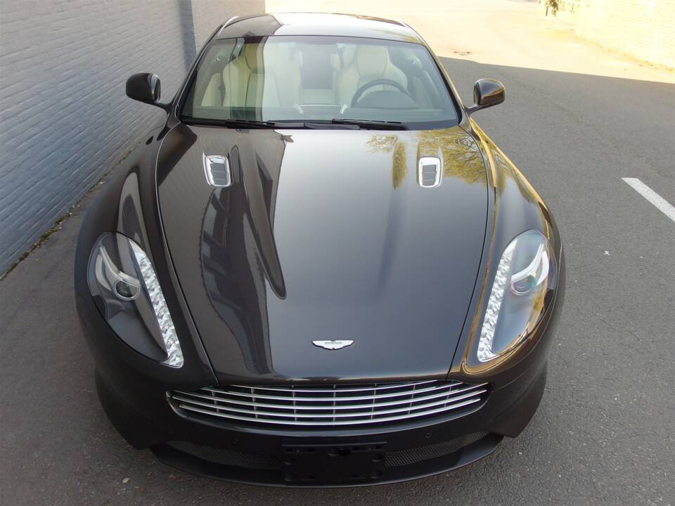 Immagine 10/97 di Aston Martin Virage (2011)