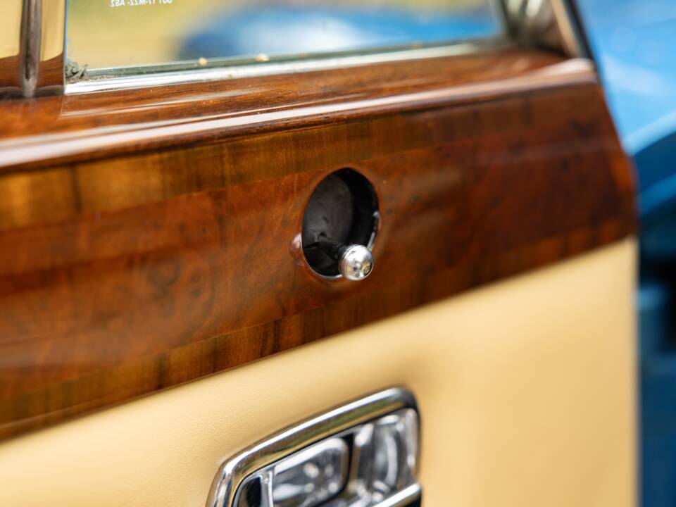 Image 18/50 of Rolls-Royce Silver Shadow II (1979)