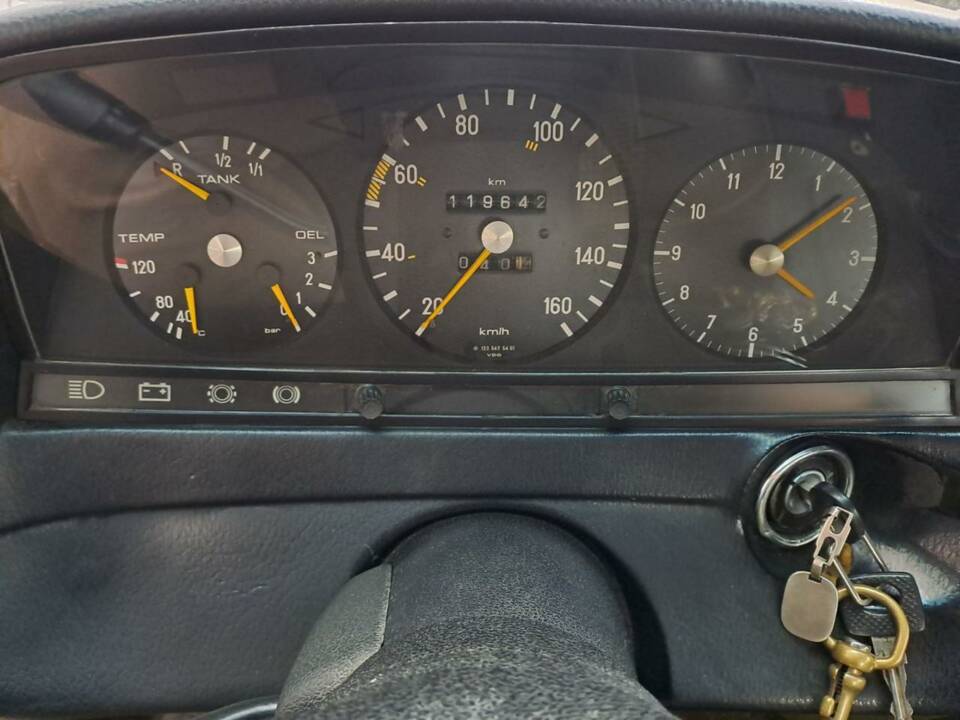 Bild 13/49 von Mercedes-Benz 200 (1979)