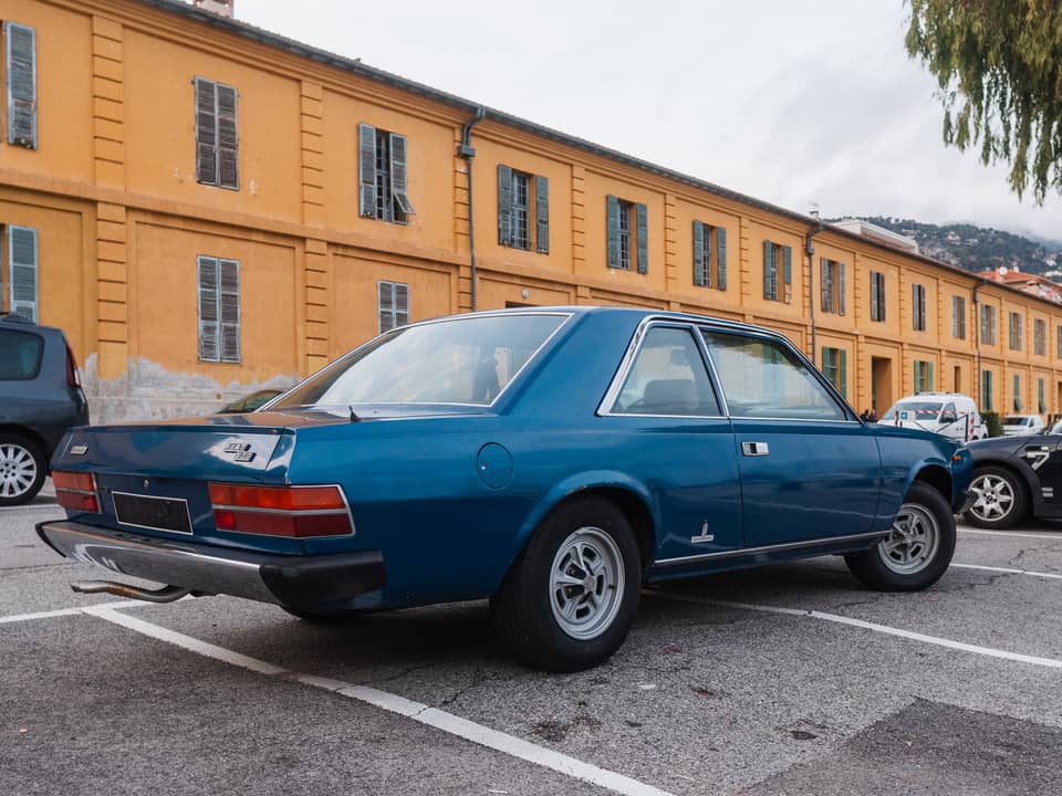 Image 2/37 of FIAT 130 Coupé (1974)