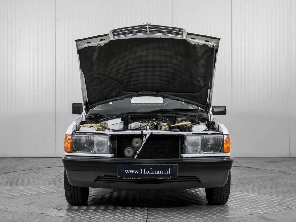 Image 37/50 de Mercedes-Benz 190 D (1986)