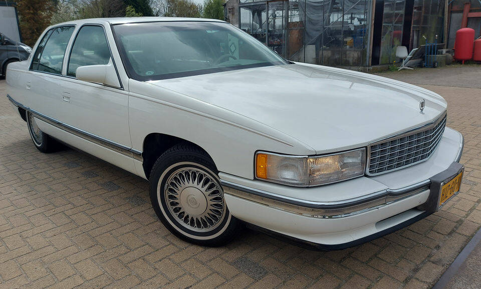 Bild 1/8 von Cadillac DeVille Concours (1995)