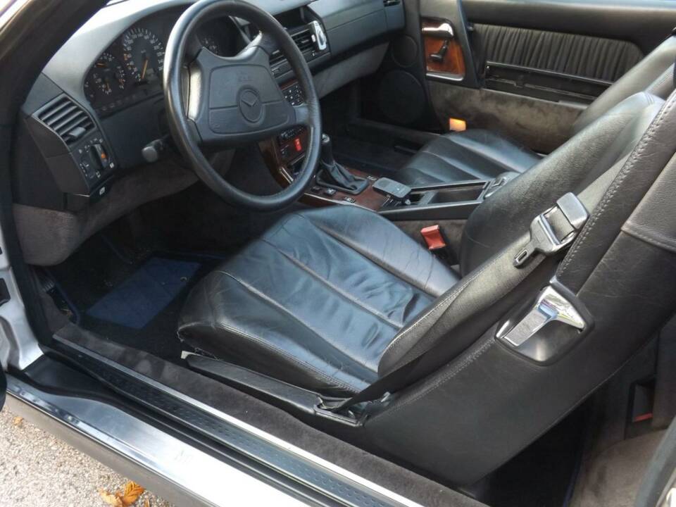 Image 36/50 de Mercedes-Benz SL 280 (1995)