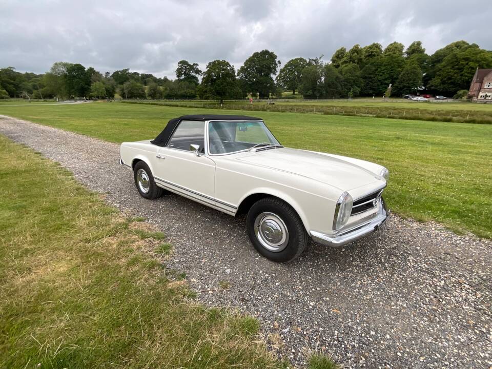 Image 17/37 de Mercedes-Benz 230 SL (1964)