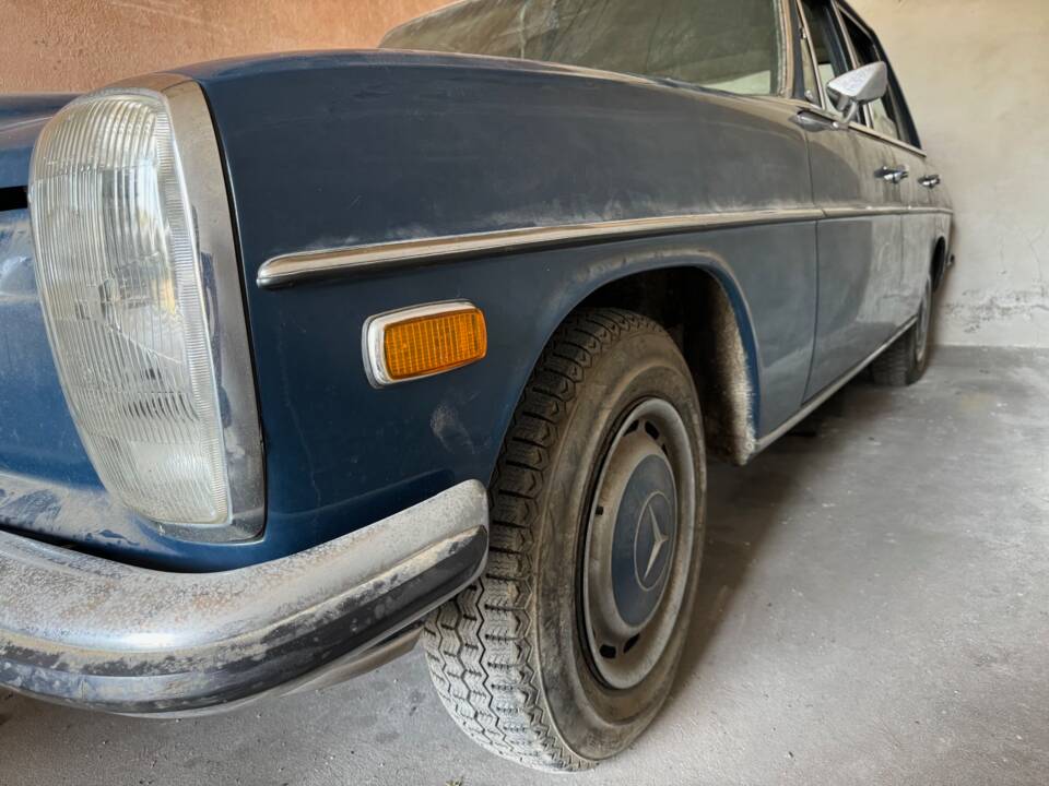 Image 3/18 de Mercedes-Benz 220 D (1968)