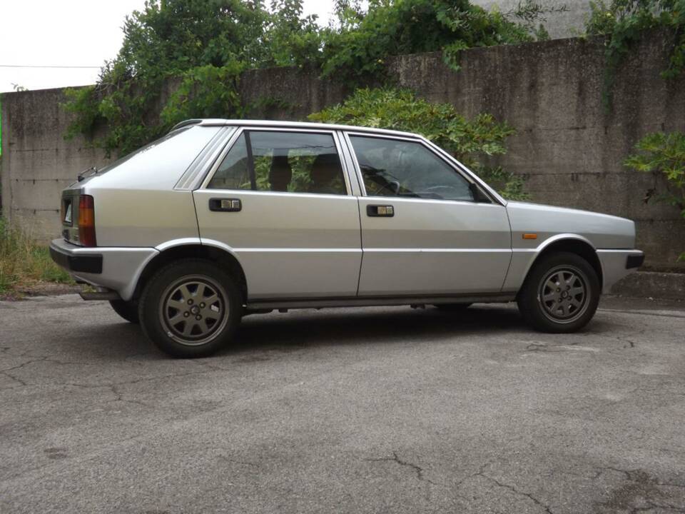 Afbeelding 6/50 van Lancia Delta (1984)