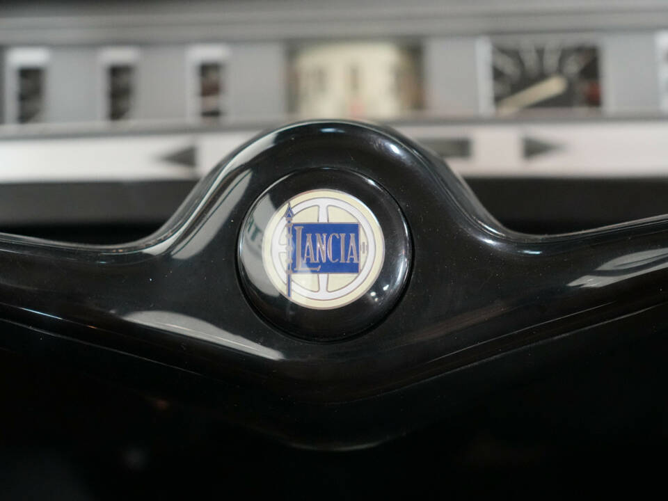 Image 18/49 of Lancia Fulvia (1969)