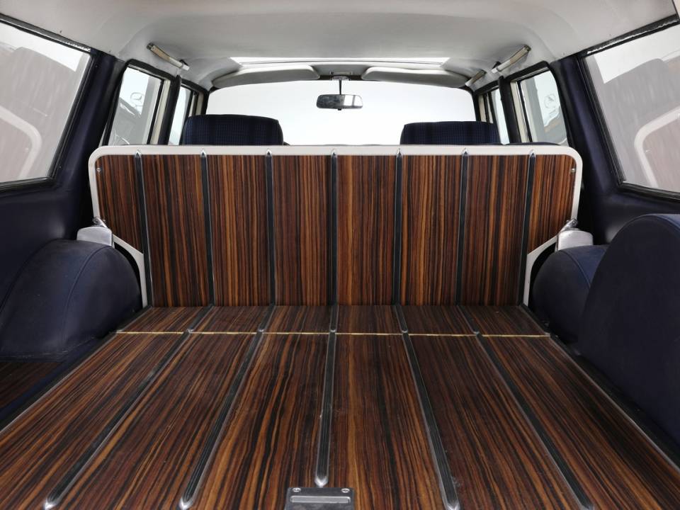 Bild 12/35 von Mercedes-Benz 230 S Universal (1968)