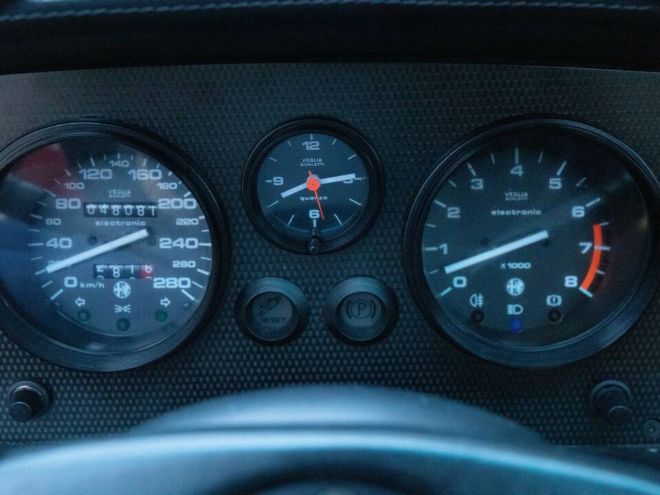 Image 33/50 of Alfa Romeo SZ (1991)