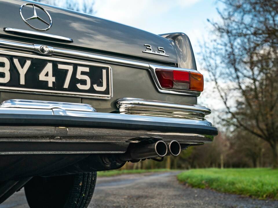 Image 22/50 de Mercedes-Benz 280 SE 3,5 (1971)