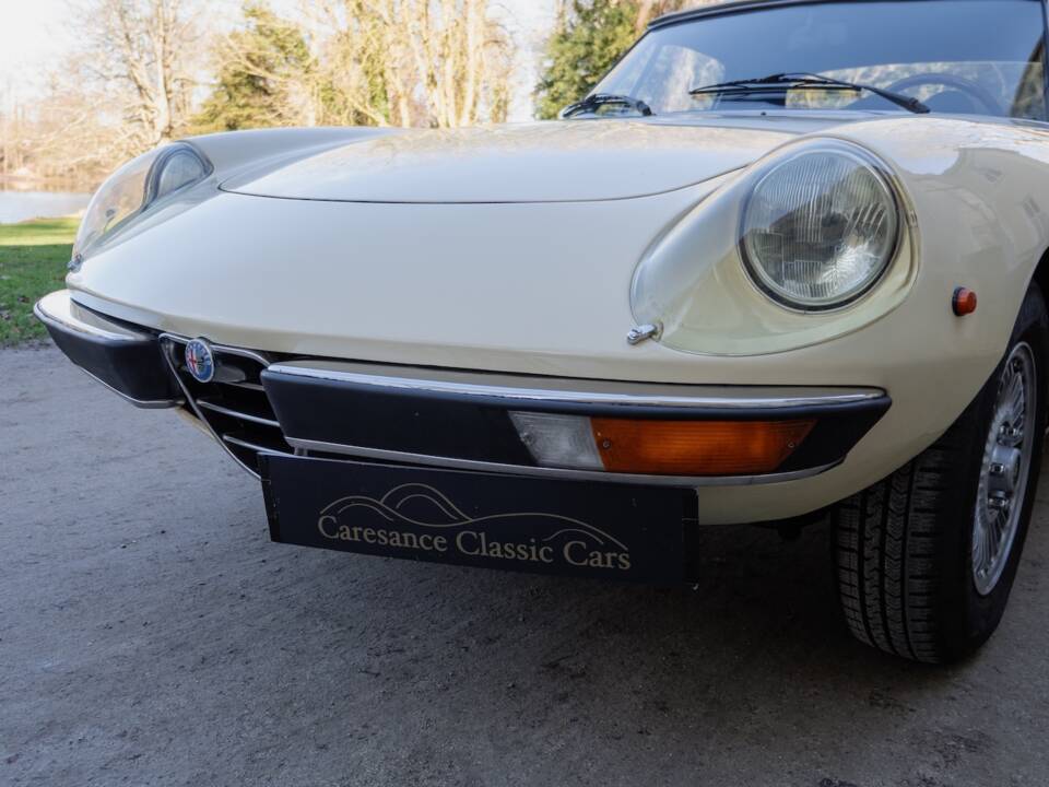 Image 9/58 of Alfa Romeo 2000 Spider Veloce (1977)