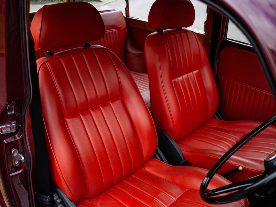 Image 4/43 of Morris Minor 1000 Traveller (1966)