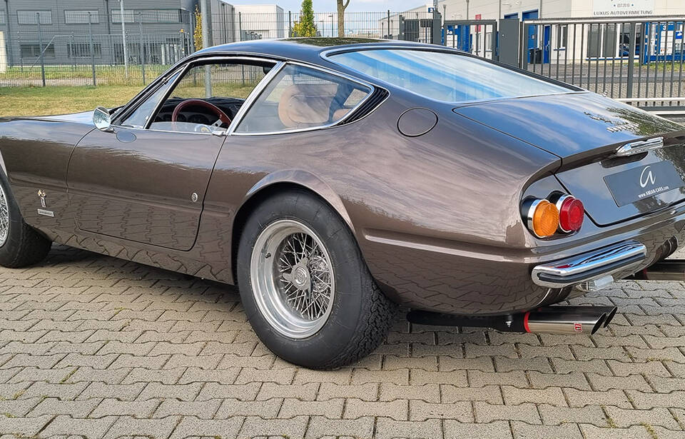 Image 10/26 of Ferrari 365 GTB&#x2F;4 Daytona (1970)