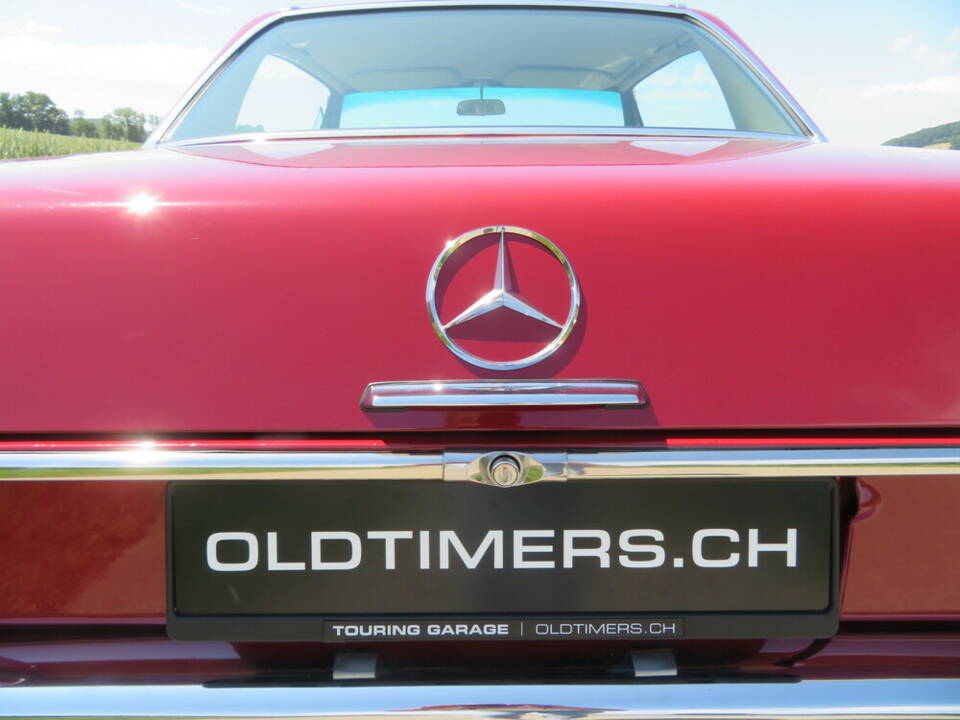 Image 17/19 of Mercedes-Benz 250 CE (1970)