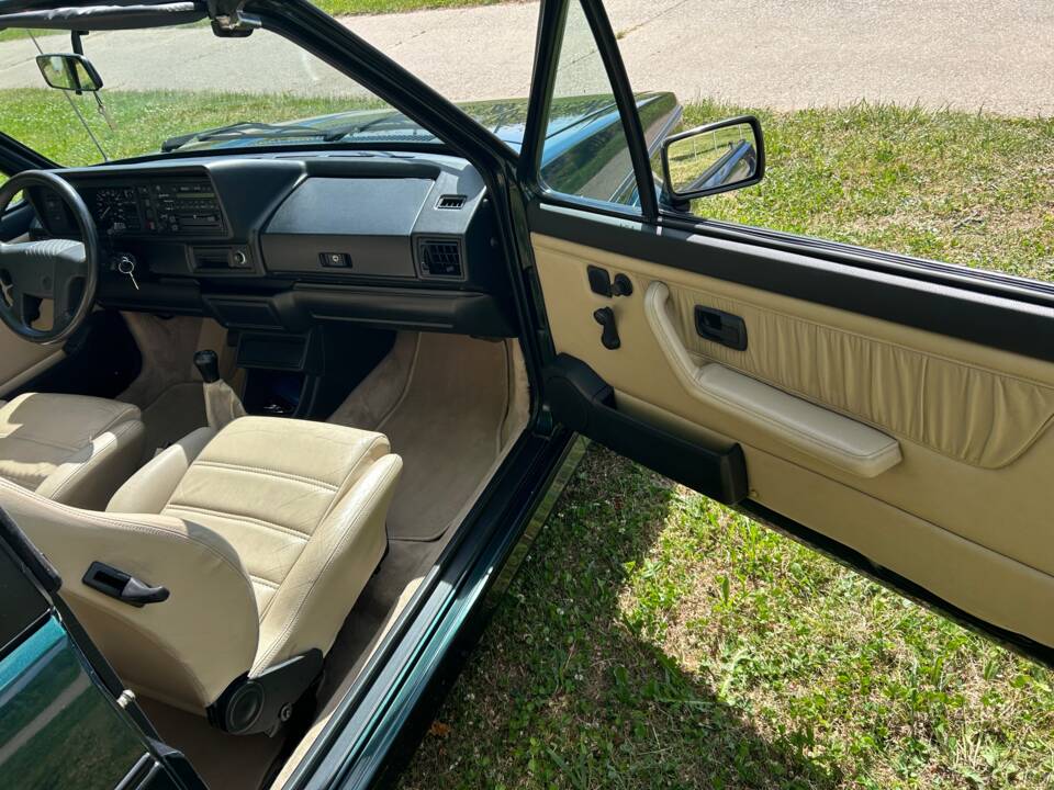 Image 9/22 de Volkswagen Golf I Cabrio 1.8 (1992)