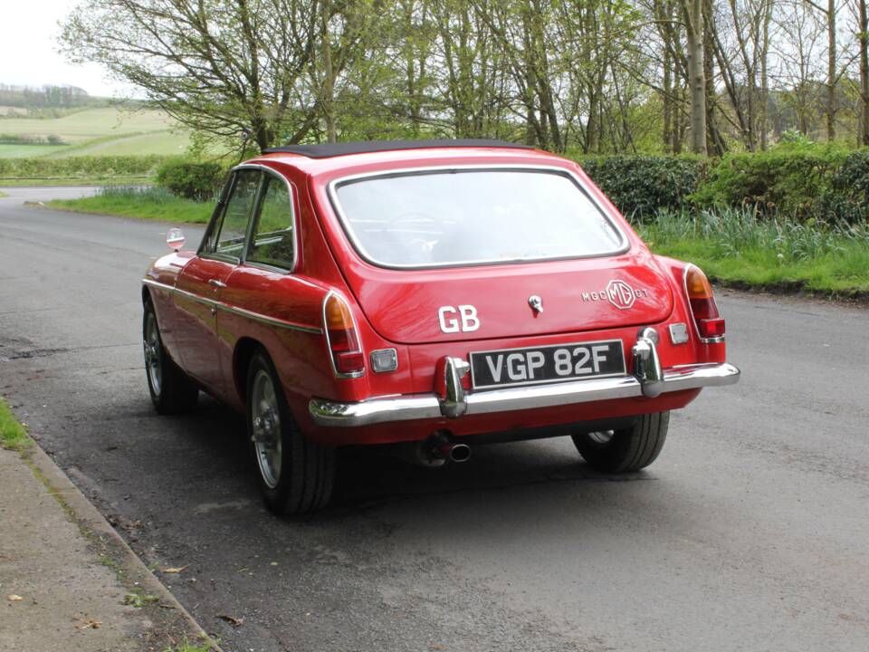 Image 4/16 of MG MGC GT (1968)