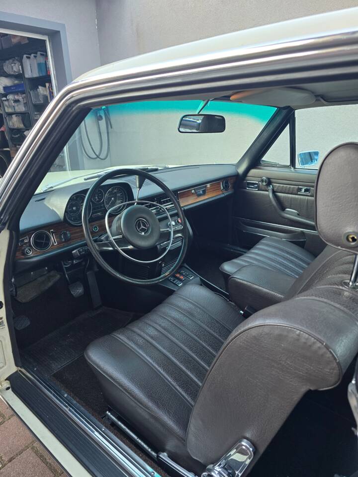 Image 6/9 of Mercedes-Benz 250 C (1972)