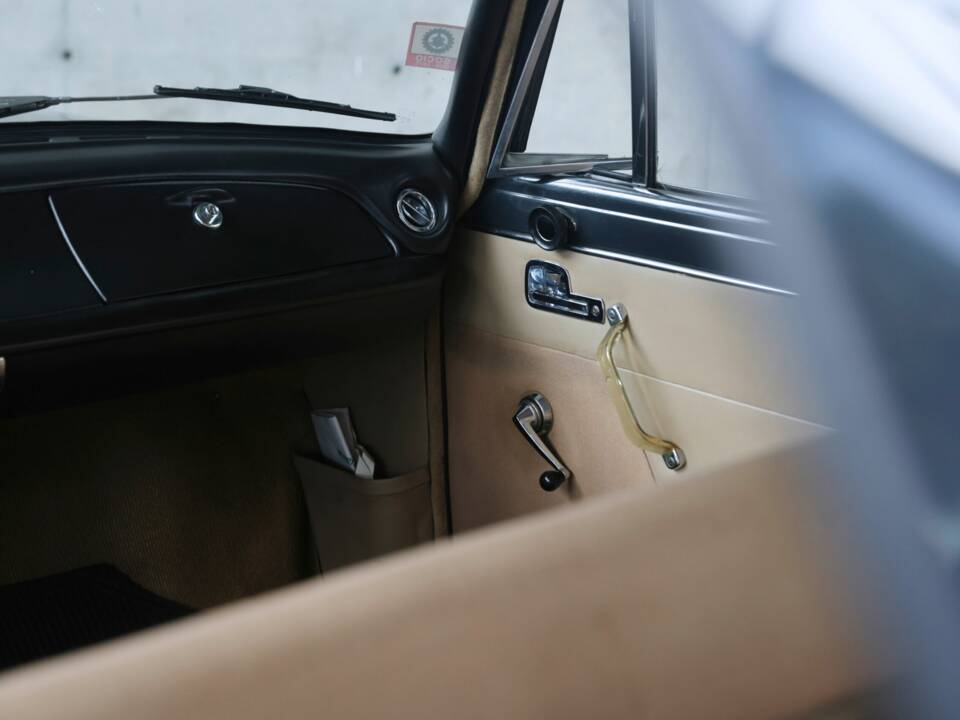 Image 14/50 of Lancia Flavia 1800 (1965)