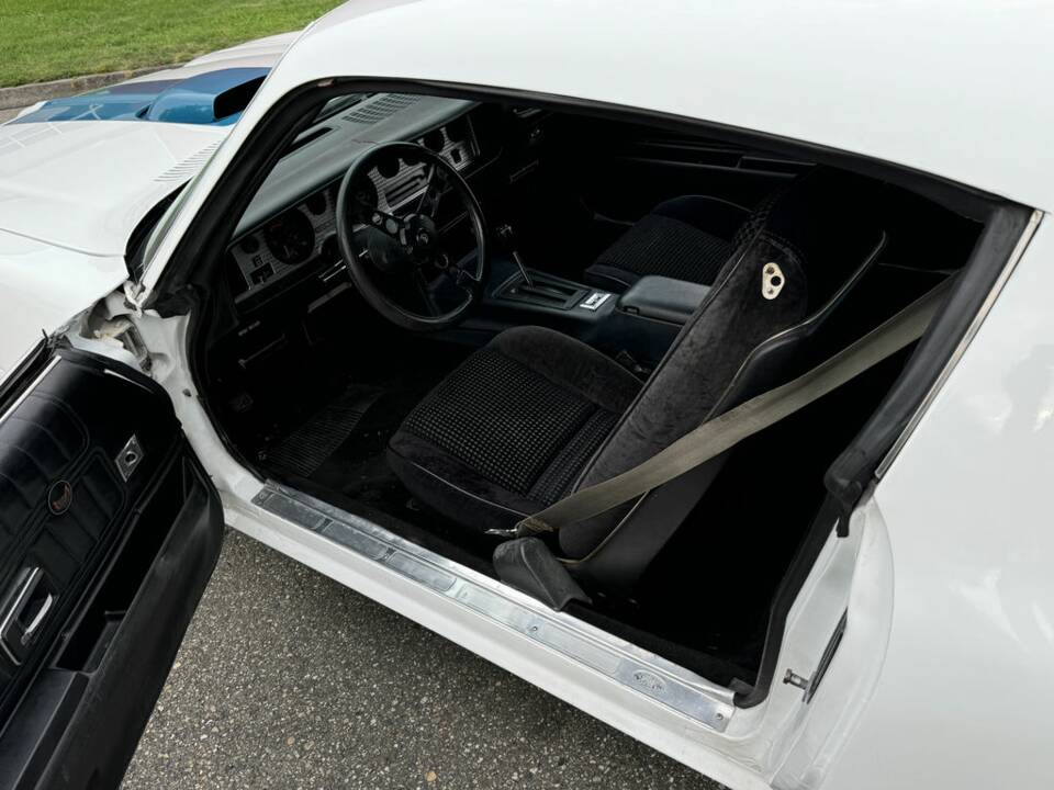 Image 2/7 of Pontiac Firebird TransAm (1977)