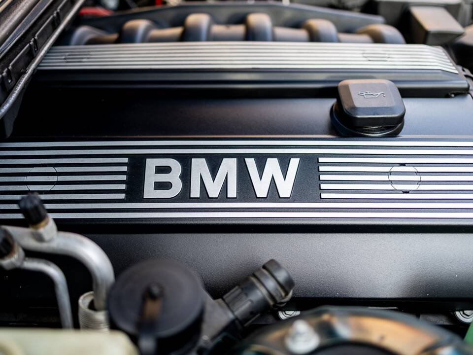 Image 36/49 of BMW 328i (1998)