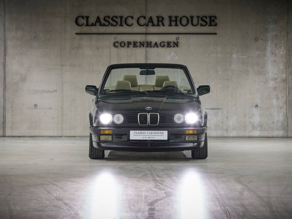 Image 28/90 of BMW 325i (1987)