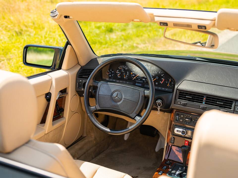 Image 23/44 de Mercedes-Benz 500 SL (1990)