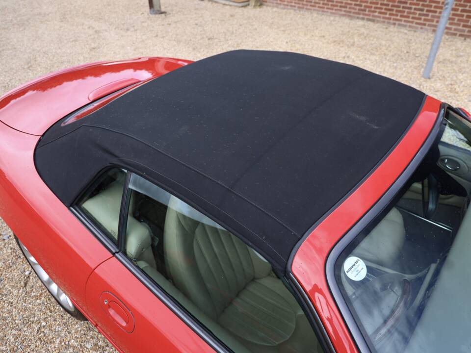 Image 40/50 de Jaguar XKR (2000)