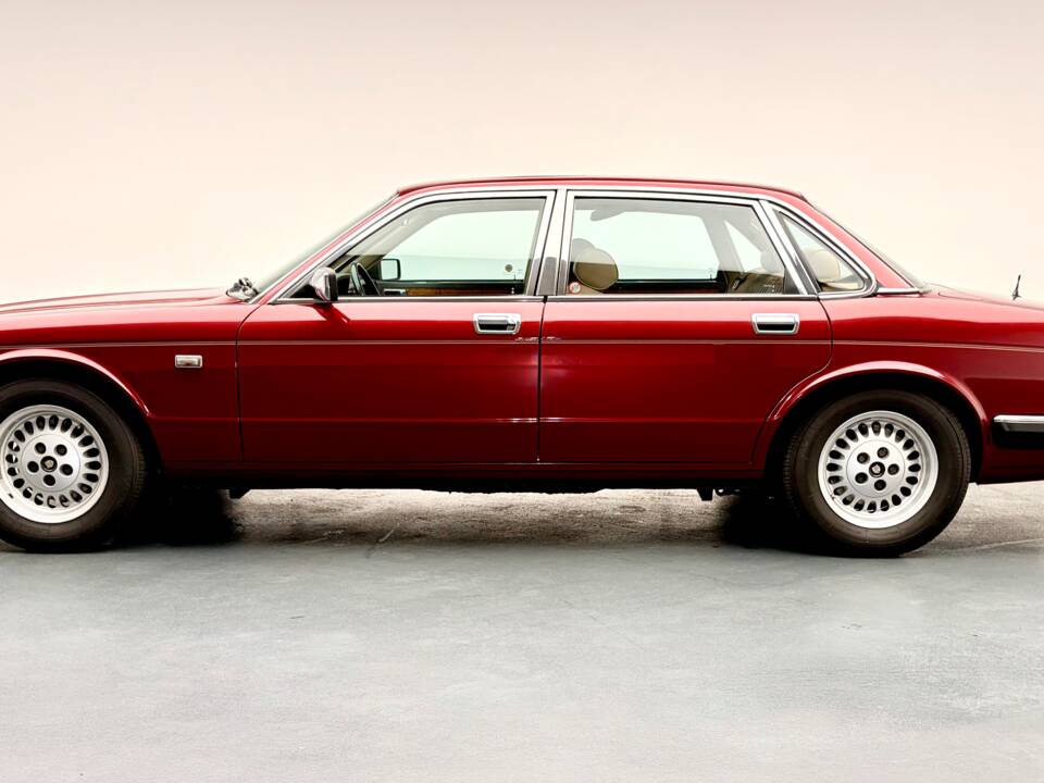 Afbeelding 2/17 van Jaguar XJ 6 4.0 (1990)