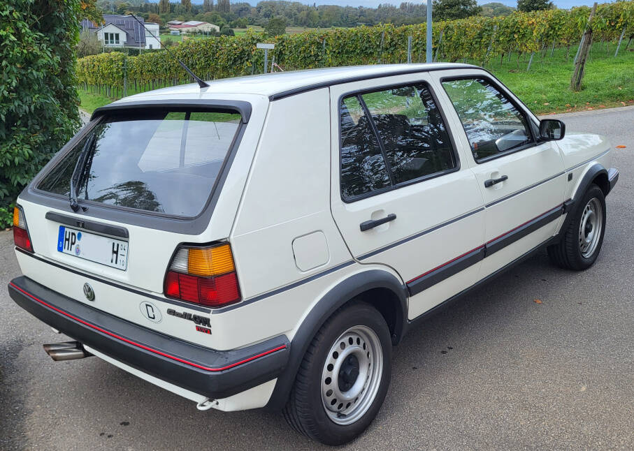 Immagine 7/14 di Volkswagen Golf Mk II GTi 16V 1.8 (1988)