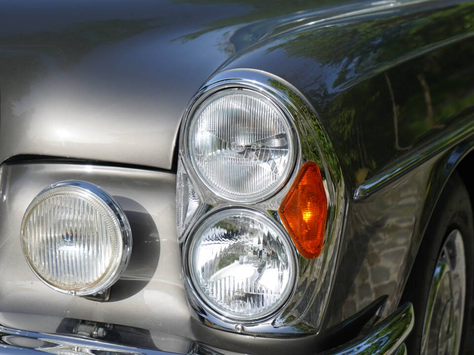 Image 30/38 of Mercedes-Benz 300 SEL 6.3 (1970)