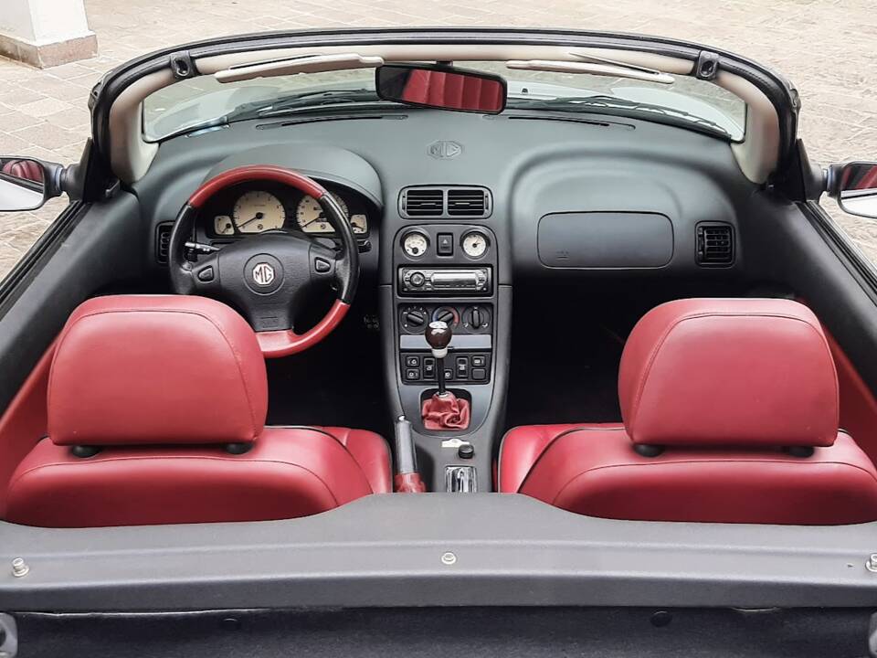Immagine 19/50 di MG F 1.8i VVC 75 LE "75th Anniversary" (1999)
