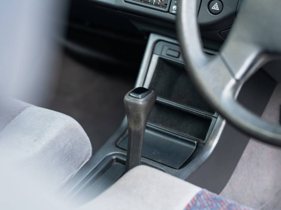 Immagine 8/50 di Volvo 440 Turbo (1992)