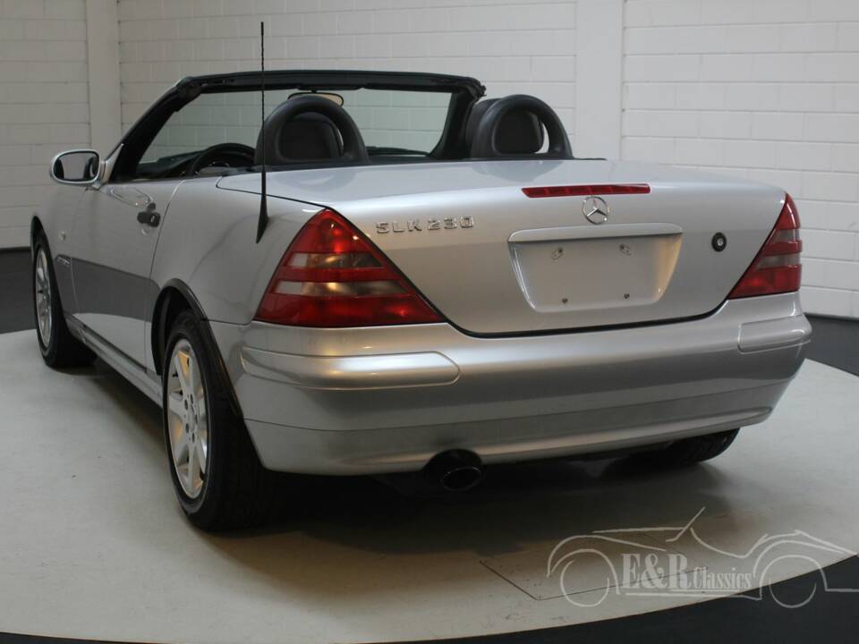 Immagine 4/5 di Mercedes-Benz SLK 230 Kompressor (1999)