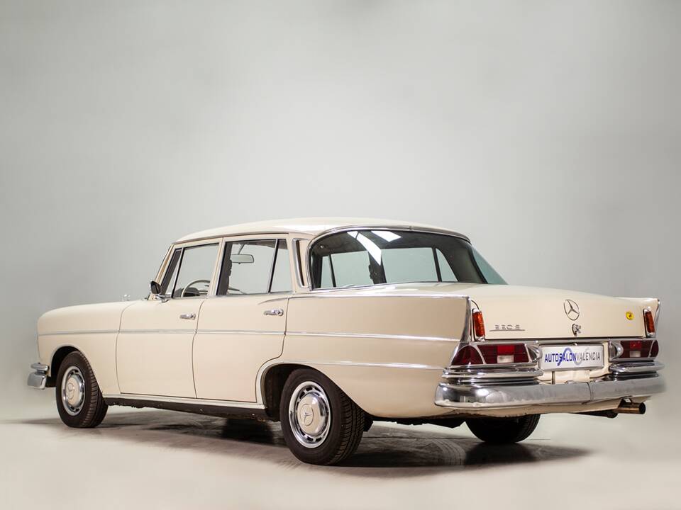 Bild 8/32 von Mercedes-Benz 220 SE b (1965)