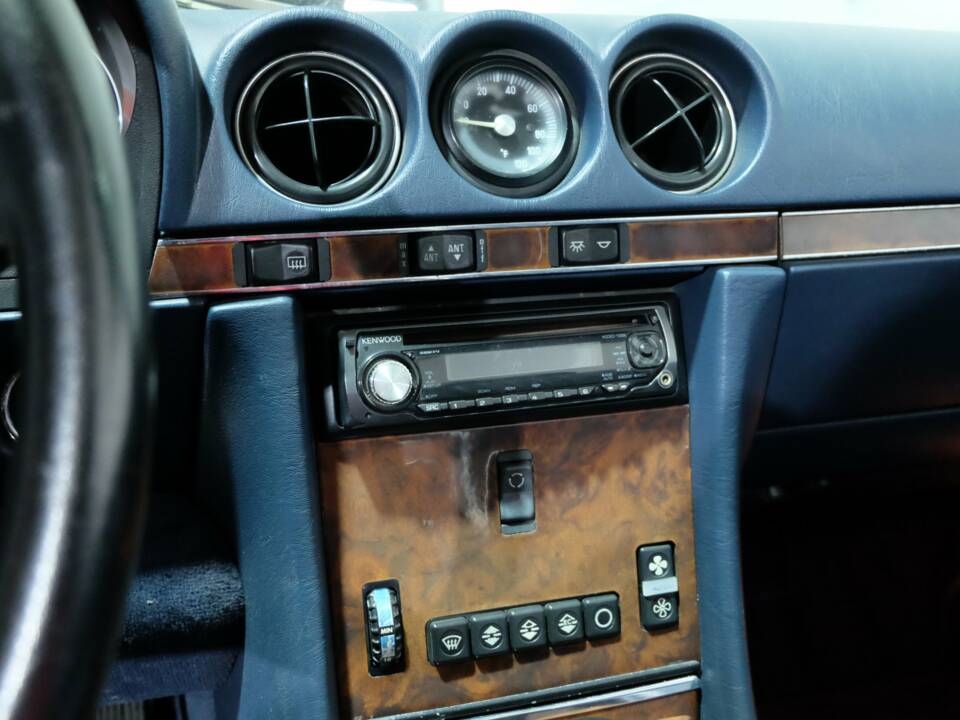 Image 13/42 de Mercedes-Benz 560 SL (1988)
