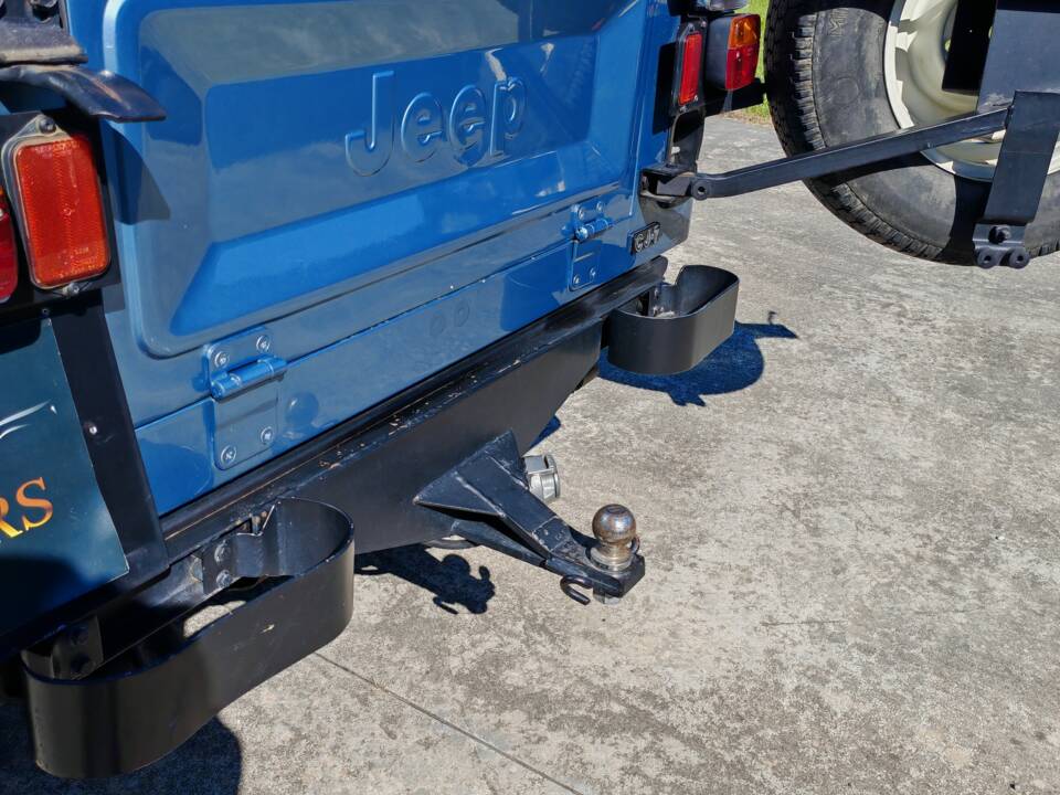Image 28/31 of Jeep CJ-7 2.4L Diesel (1983)