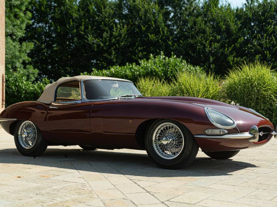 Image 7/50 de Jaguar E-Type 3.8 (1964)