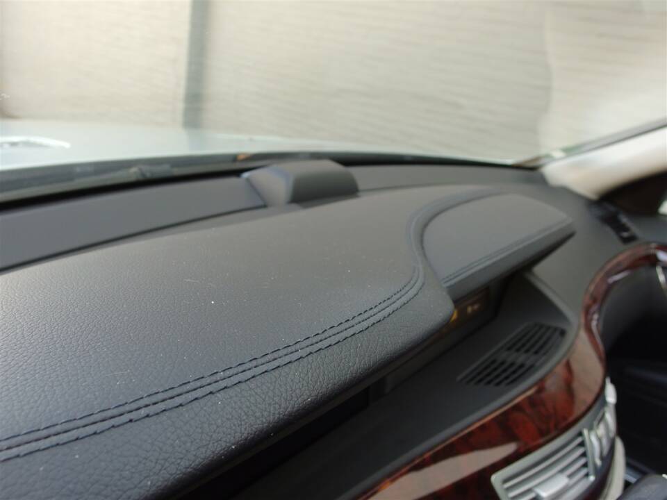 Image 43/98 of Mercedes-Benz S 500 L (2007)