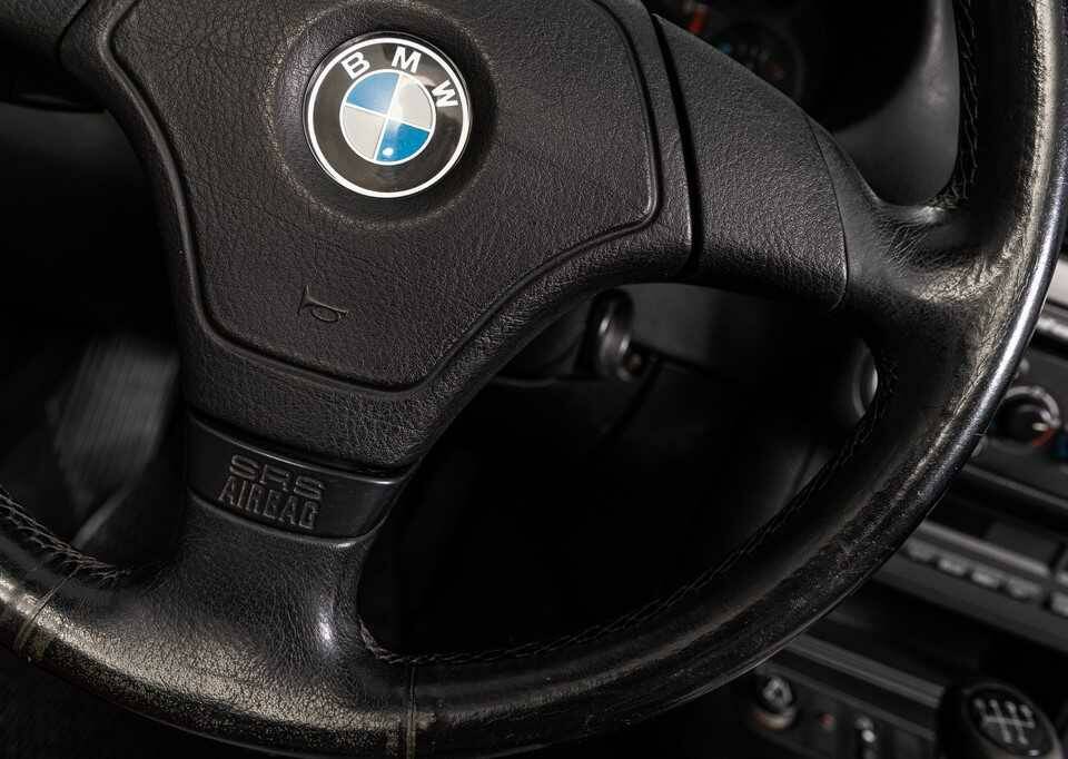 Immagine 11/46 di BMW 318i (1995)